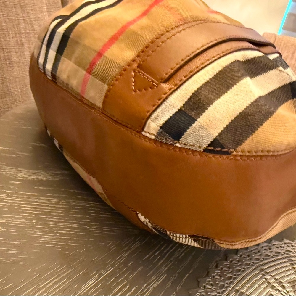 Burberry Tan and Brown Shoulder Bag with Iconic Check Pattern - Picture 4 of 16